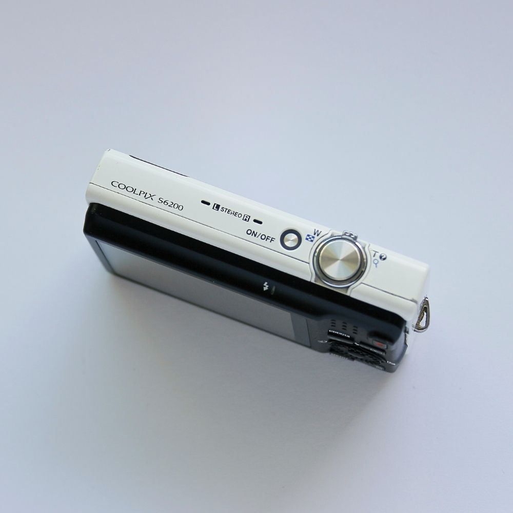 Nikon COOLPIX S6200