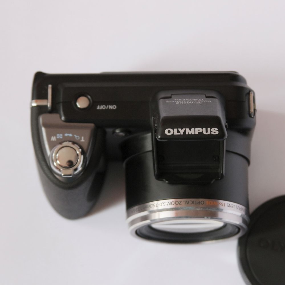 OLYMPUS SP-600UZ