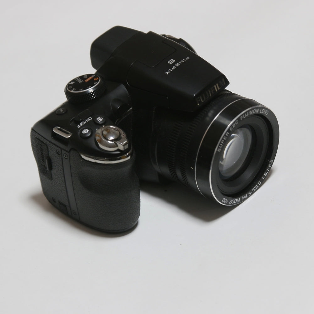 FUJIFILM FinePix S4900