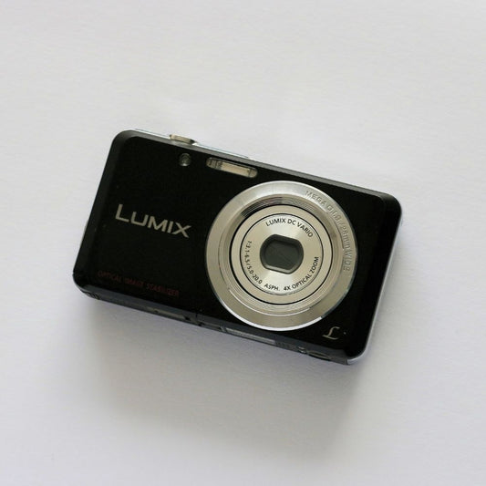 Panasonic LUMIX DMC-FH4