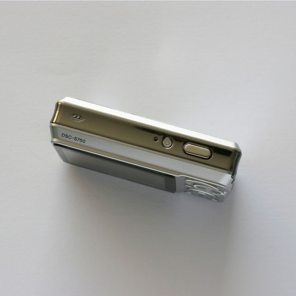 Sony Cyber-shot DSC-S750