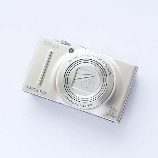 Nikon COOLPIX S8200
