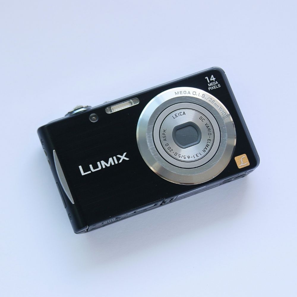 Panasonic LUMIX DMC-FH2
