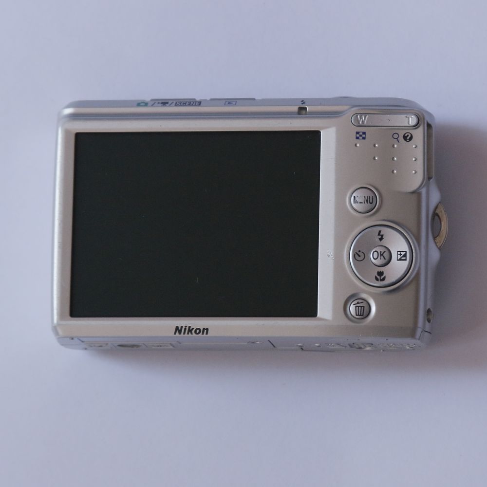 Nikon COOLPIX L18