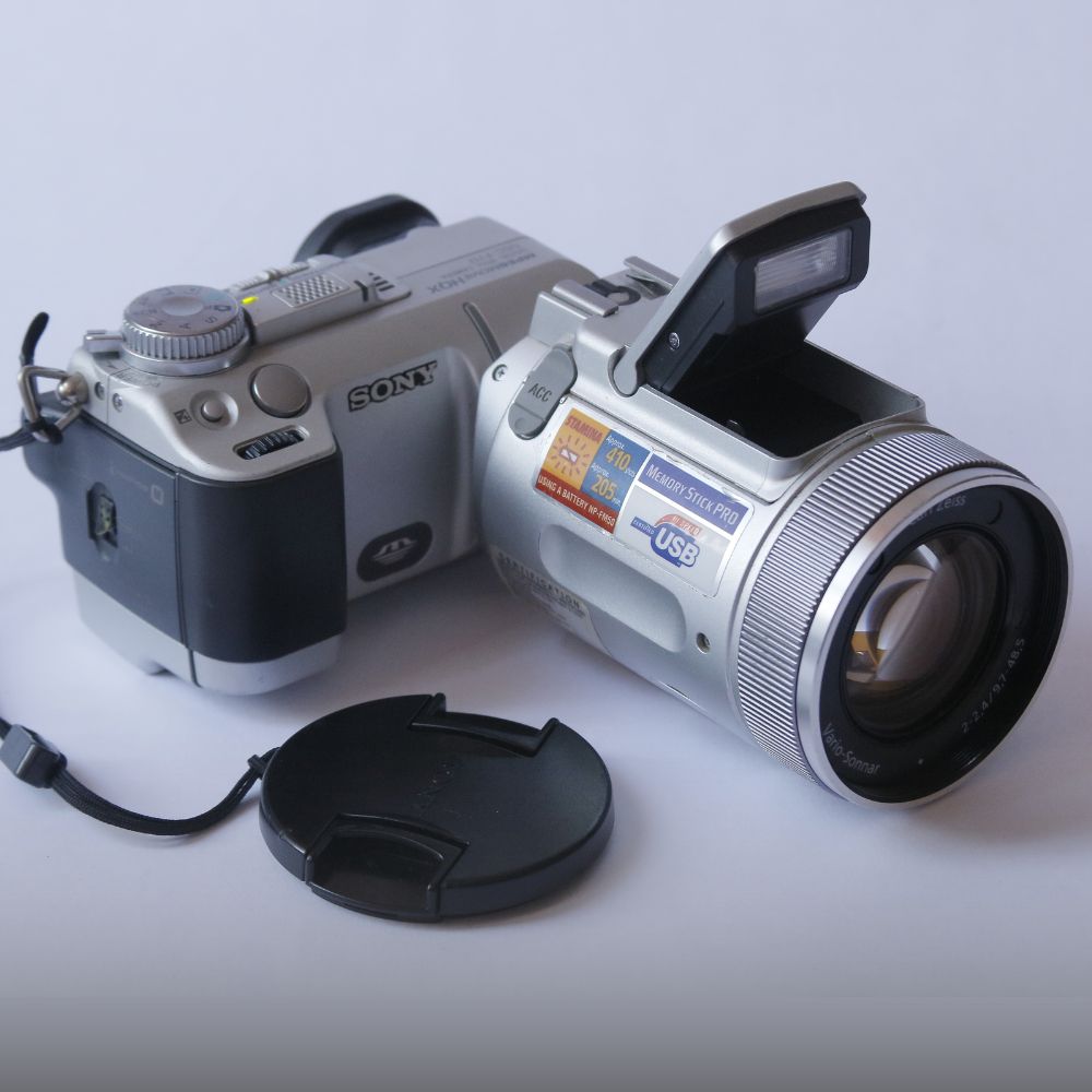 Sony Cyber-shot DSC-F717