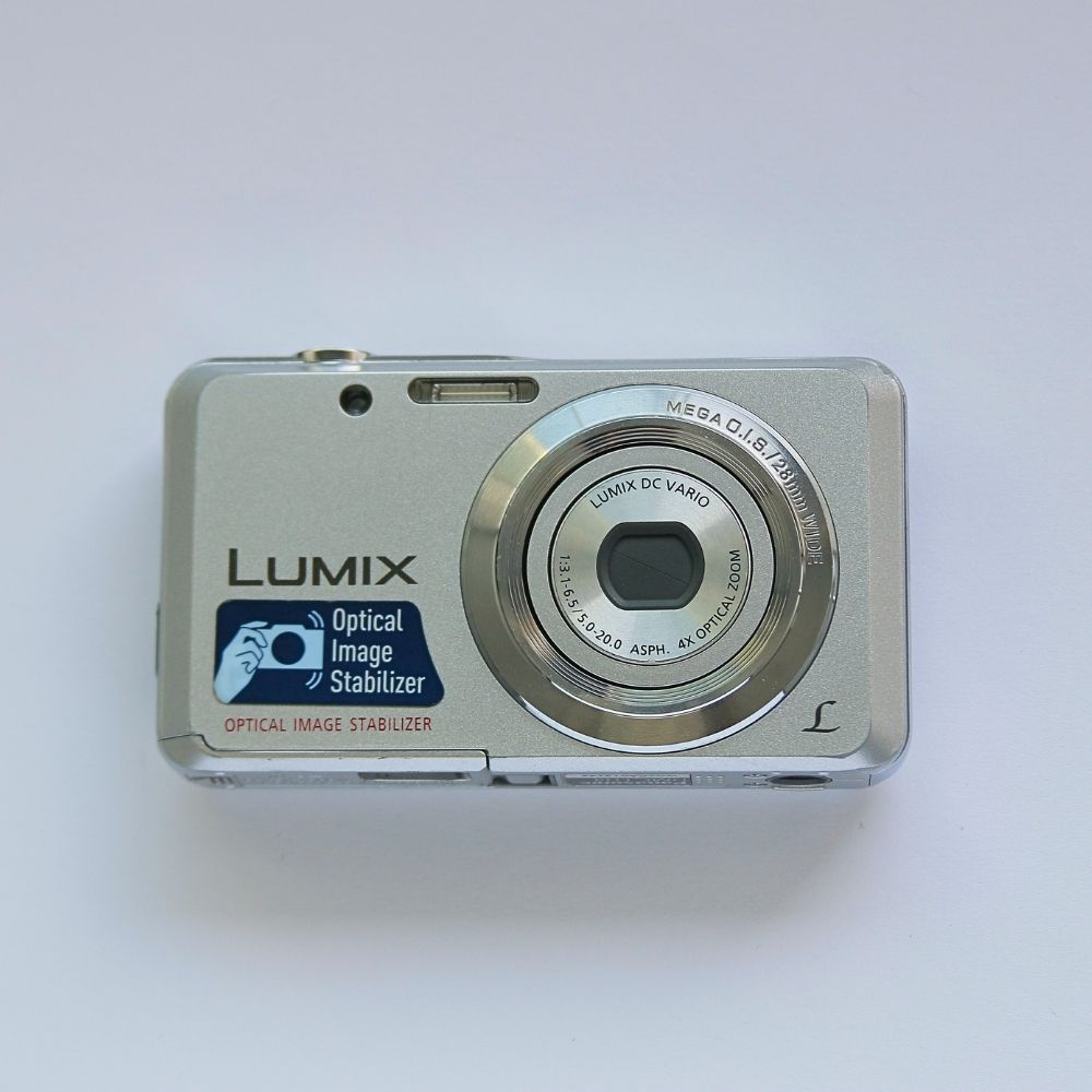 Panasonic LUMIX DMC-FH4