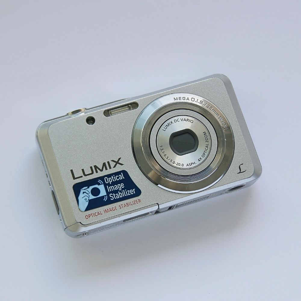 Panasonic LUMIX DMC-FH4
