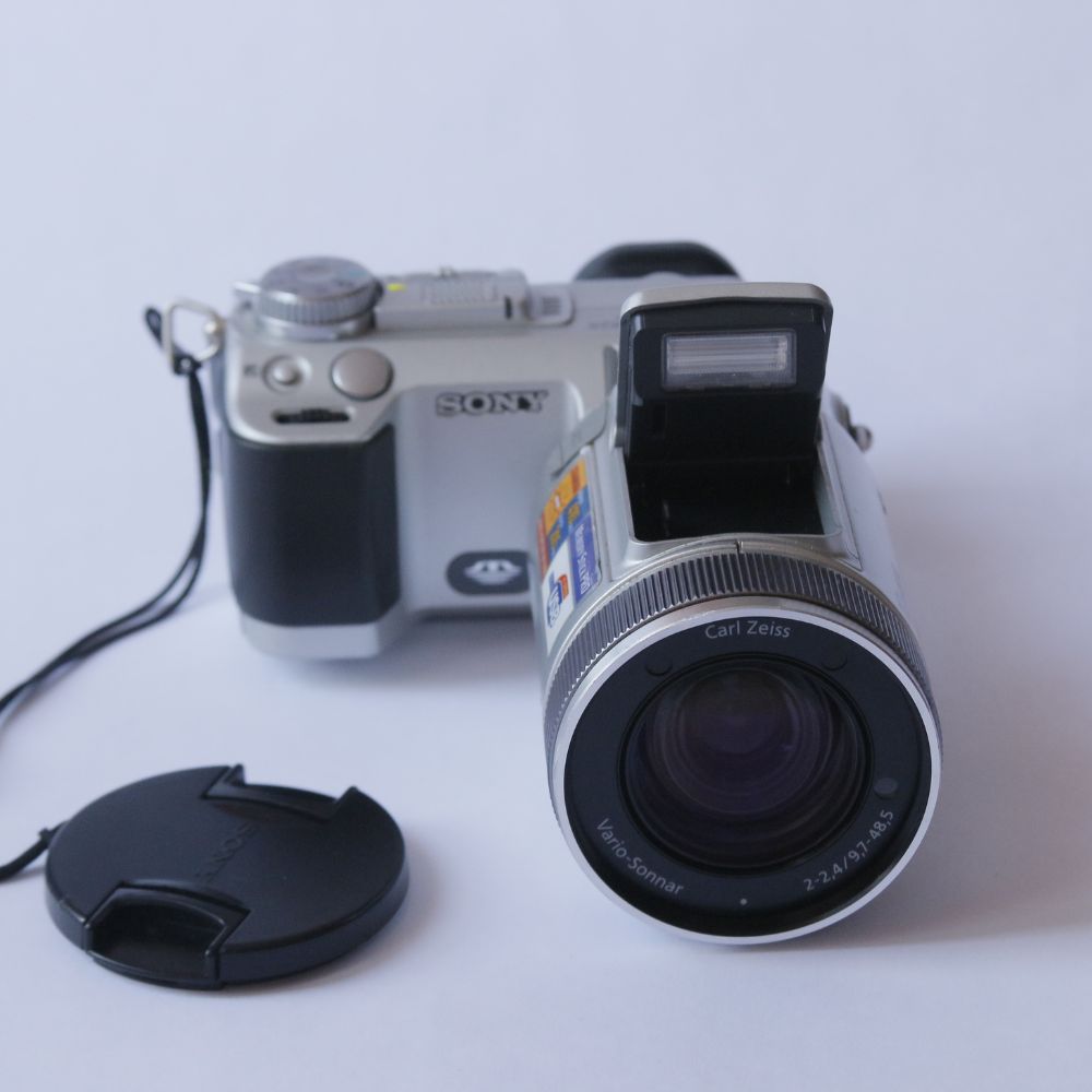 Sony Cyber-shot DSC-F717
