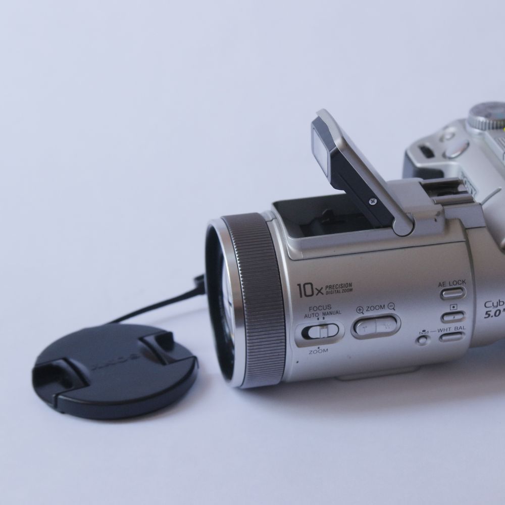 Sony Cyber-shot DSC-F717