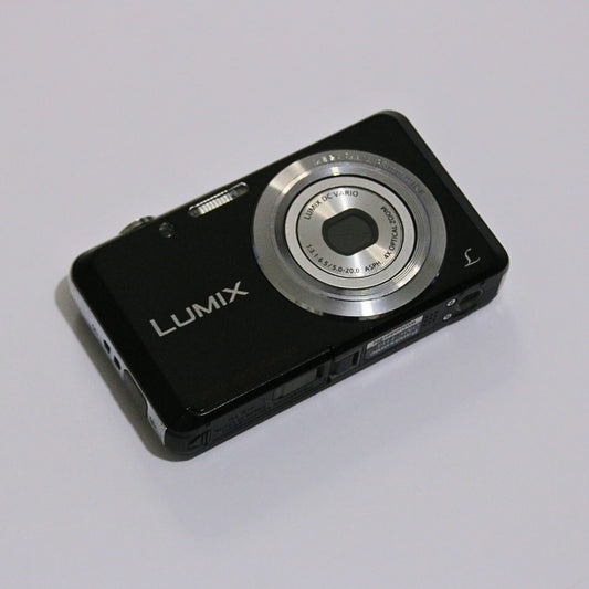 Panasonic LUMIX DMC-FH4