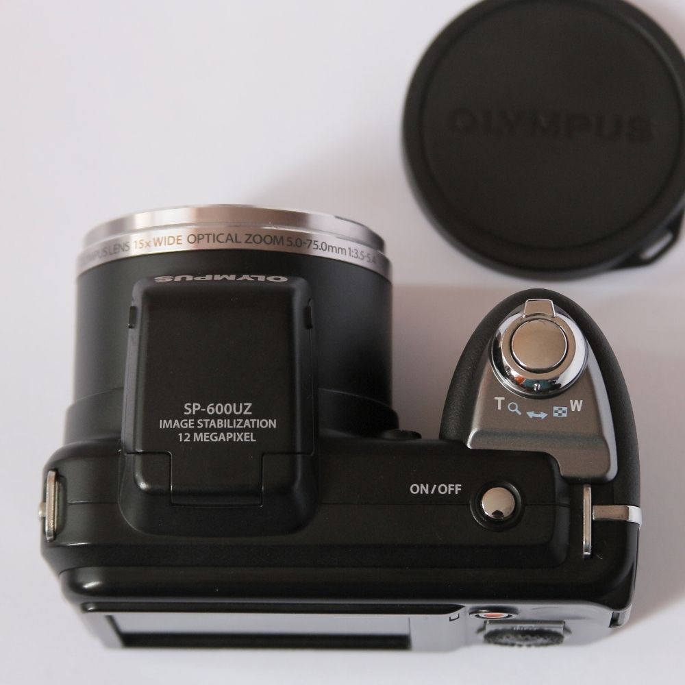 OLYMPUS SP-600UZ