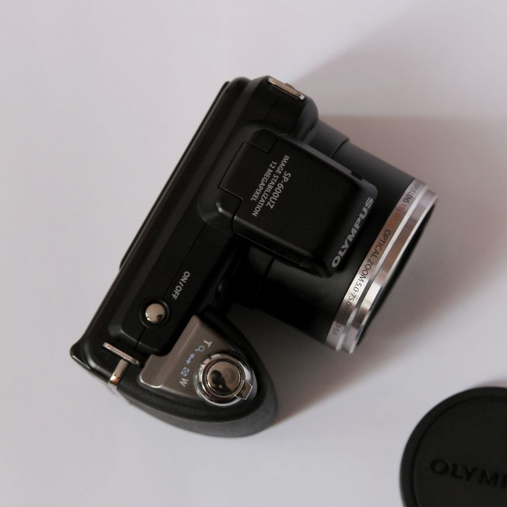 OLYMPUS SP-600UZ