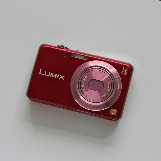 Panasonic LUMIX DMC-FH8