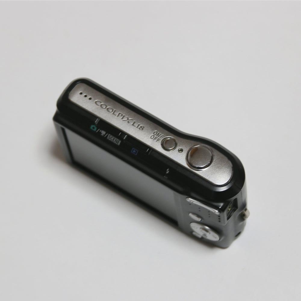 Nikon COOLPIX L18