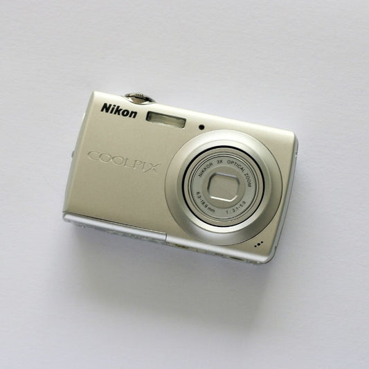 Nikon COOLPIX S203