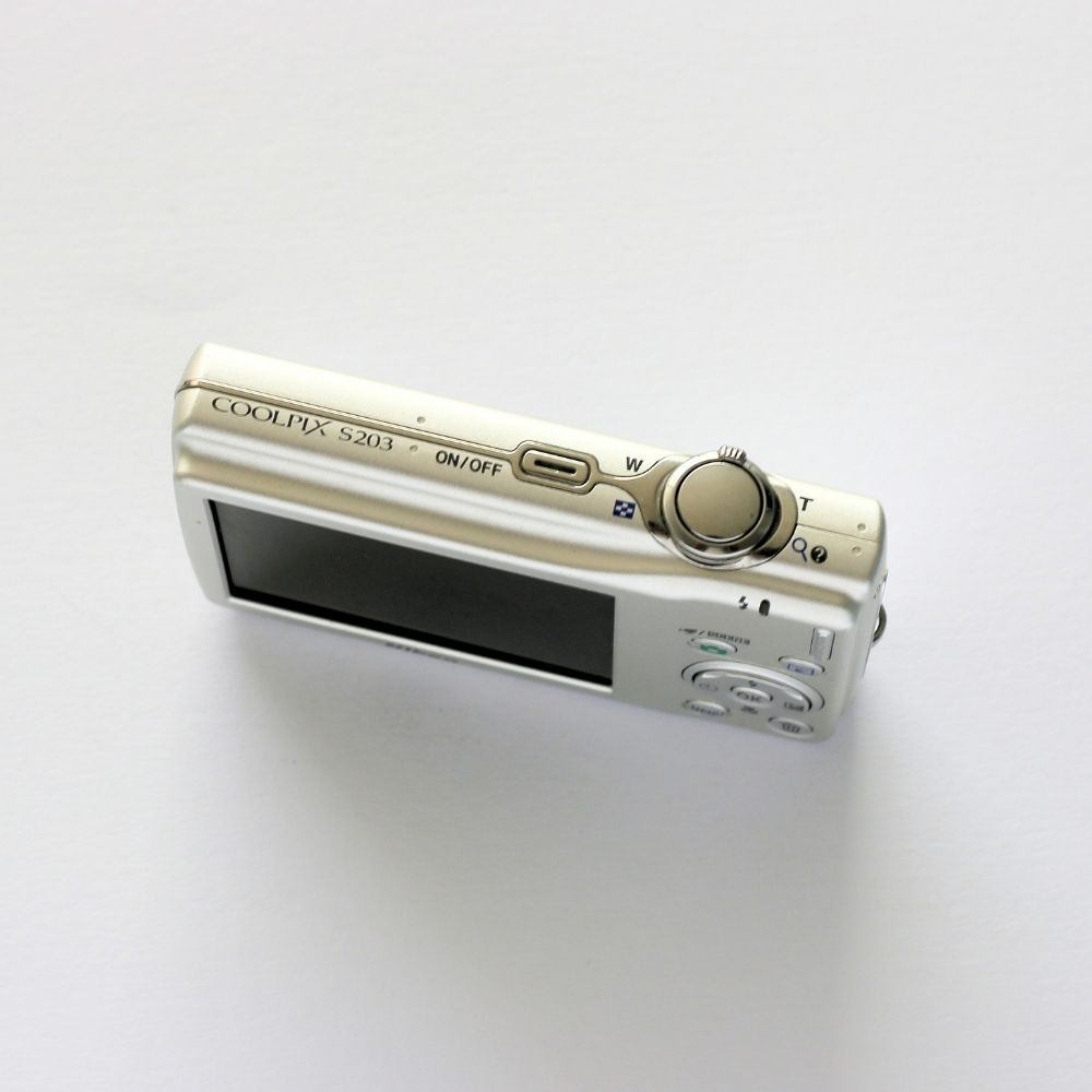 Nikon COOLPIX S203