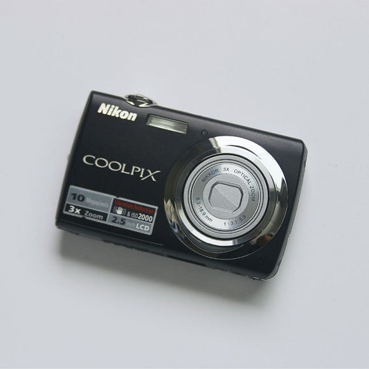 Nikon COOLPIX S220
