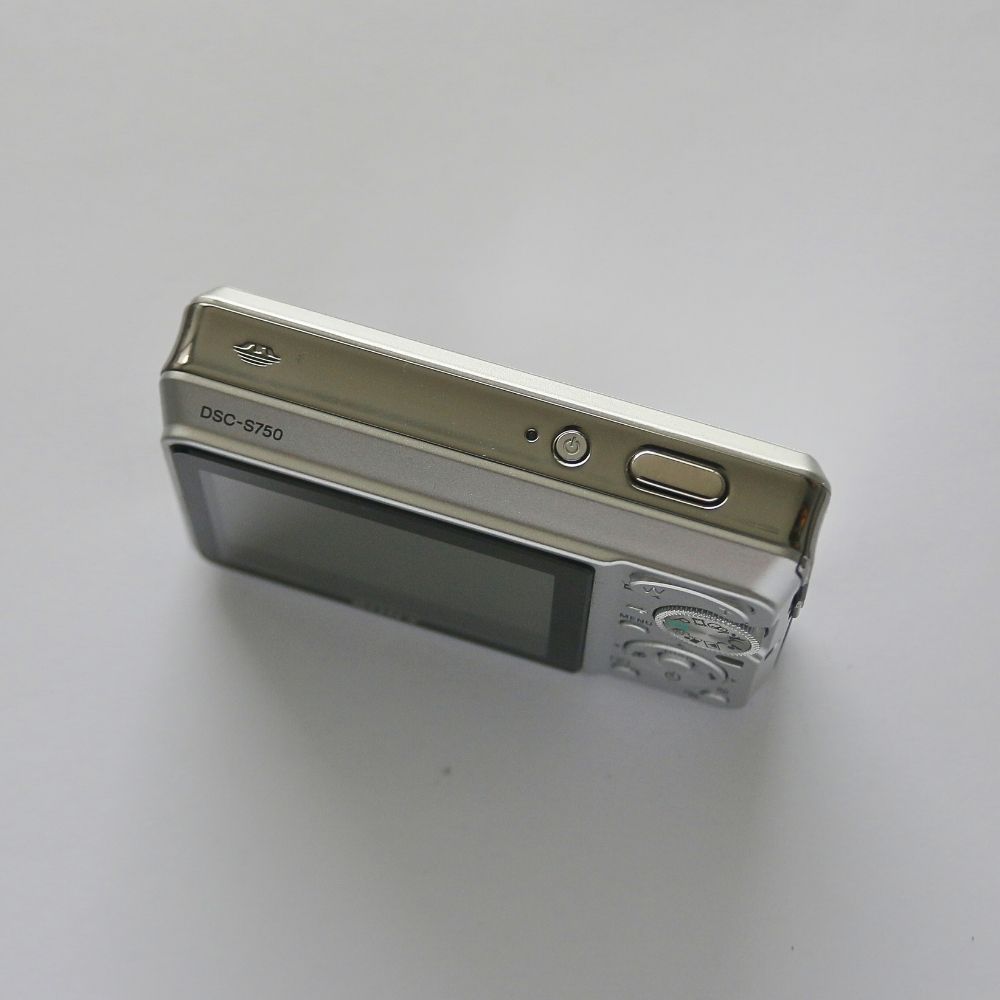 Sony Cyber-shot DSC-S750