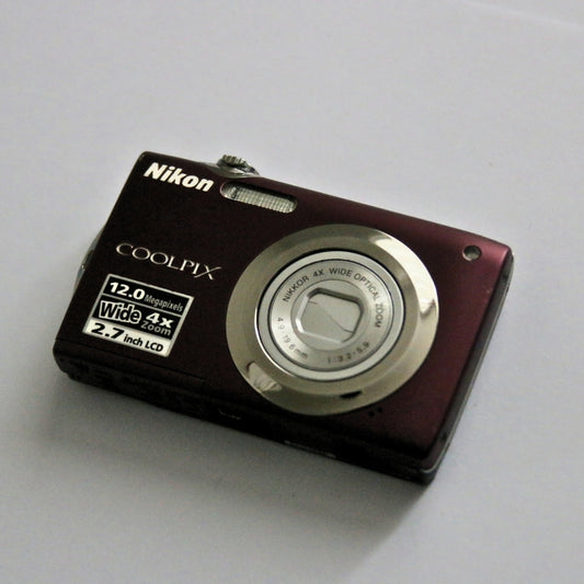 Nikon Coolpix S3000